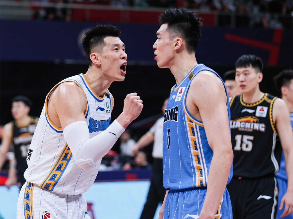 翟晓川更衣室激励范子铭:辽宁有你就该赢广厦 翟晓川更衣室激励范子铭:辽宁有你就该赢广厦